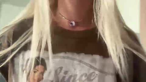 Snapshot of honeybun_z chatting on 02-25-26, 05:55 honeybun_z online show from 02-25-26, 05:55