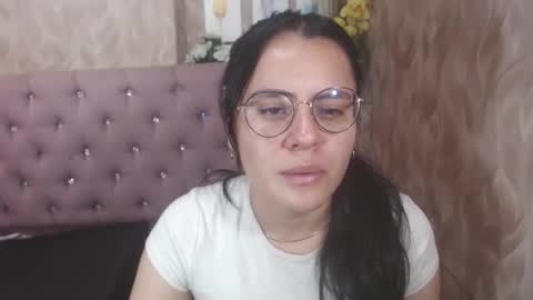 Snapshot of honeybuu_ chatting on 05-26-26, 02:57 Emily online show from 05-26-26, 02:57