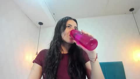 Snapshot of honeybuu_ chatting on 06-06-26, 02:44 Emily online show from 06-06-26, 02:44