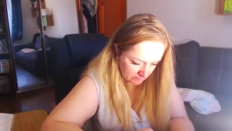HoneydewMolly online show from 12-03-25, 12:36
