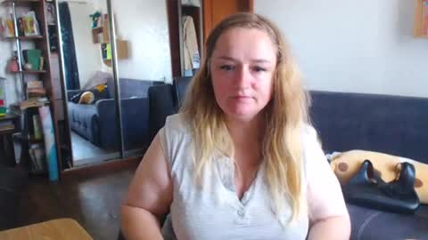 Snapshot of honeydewmolly chatting on 07-01-26, 09:11 HoneydewMolly online show from 07-01-26, 09:11