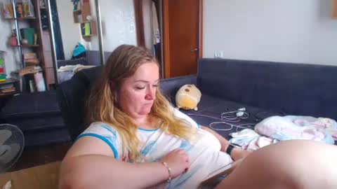 Snapshot of honeydewmolly chatting on 07-04-26, 11:05 HoneydewMolly online show from 07-04-26, 11:05