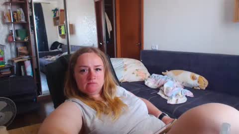 Snapshot of honeydewmolly chatting on 07-19-26, 11:36 HoneydewMolly online show from 07-19-26, 11:36