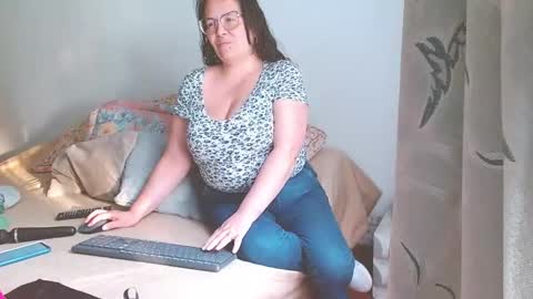 Snapshot of honeyhotpaty chatting on 12-12-24, 09:58 sofia online show from 12-12-24, 09:58