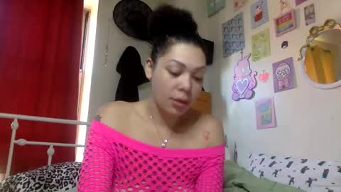 Snapshot of honeyruby chatting on 10-22-25, 03:34 Ruby Sparks online show from 10-22-25, 03:34