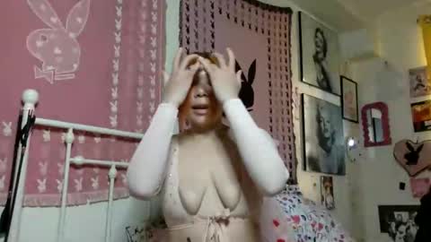 Snapshot of honeyruby chatting on 05-08-26, 01:16 Ruby Sparks online show from 05-08-26, 01:16