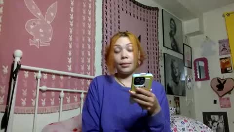Snapshot of honeyruby chatting on 05-10-26, 03:01 Ruby Sparks online show from 05-10-26, 03:01