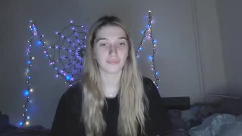 honeyveil online show from 11-18-25, 03:27