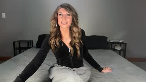 Snapshot of honeyvelourts chatting on 02-14-26, 12:07 HoneyVelourTS online show from 02-14-26, 12:07