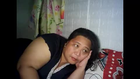 Snapshot of honeyvonz chatting on 03-17-26, 08:34 Merry online show from 03-17-26, 08:34