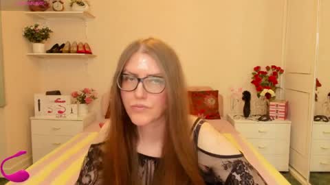 Snapshot of honeywinexs chatting on 05-31-26, 01:29 honeywinexs online show from 05-31-26, 01:29