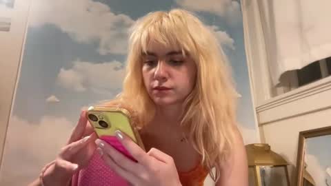 Snapshot of honeyxlimbed chatting on 12-08-24, 06:01 Emi Rose online show from 12-08-24, 06:01