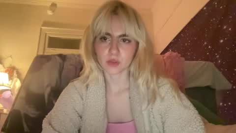 Snapshot of honeyxlimbed chatting on 01-12-25, 02:03 Emi Rose online show from 01-12-25, 02:03