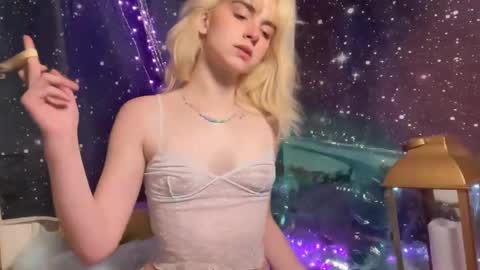 Snapshot of honeyxlimbed chatting on 01-23-25, 05:02 Emi Rose online show from 01-23-25, 05:02