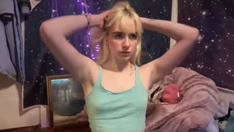 Snapshot of honeyxlimbed chatting on 02-25-25, 04:57 Emi Rose online show from 02-25-25, 04:57