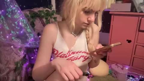 Snapshot of honeyxlimbed chatting on 03-06-25, 07:57 Emi Rose online show from 03-06-25, 07:57