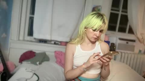 Snapshot of honeyxlimbed chatting on 09-09-25, 06:35 Emi Rose online show from 09-09-25, 06:35