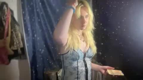 Snapshot of honeyxlimbed chatting on 09-17-25, 06:15 Emi Rose online show from 09-17-25, 06:15