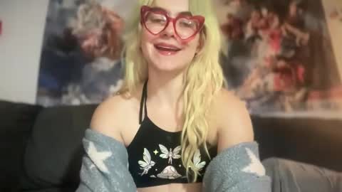 Snapshot of honeyxlimbed chatting on 10-21-25, 03:18 Emi Rose online show from 10-21-25, 03:18