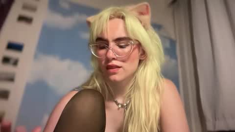 Snapshot of honeyxlimbed chatting on 10-29-25, 06:15 Emi Rose online show from 10-29-25, 06:15