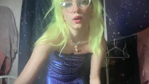 Snapshot of honeyxlimbed chatting on 10-30-25, 06:15 Emi Rose online show from 10-30-25, 06:15