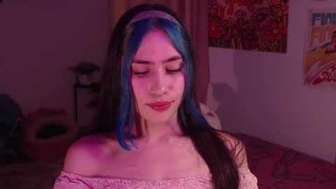 Snapshot of honeyypeaach chatting on 12-04-24, 11:24 online show from 12-04-24, 11:24