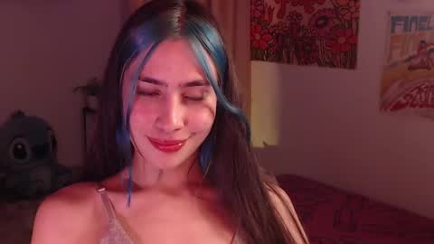 Snapshot of honeyypeaach chatting on 12-12-24, 01:32 online show from 12-12-24, 01:32