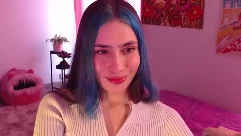 Snapshot of honeyypeaach chatting on 12-18-24, 08:25 online show from 12-18-24, 08:25