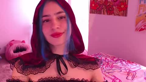 Snapshot of honeyypeaach chatting on 12-22-24, 04:59 online show from 12-22-24, 04:59