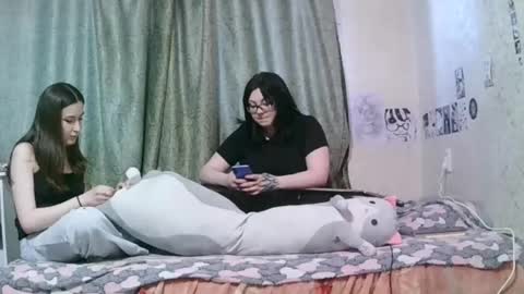 Rose and Poly online show from 04-27-26, 01:53