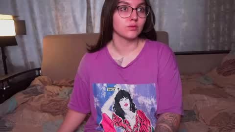 Snapshot of hoot_owl_cb chatting on 04-29-26, 04:05 Karina online show from 04-29-26, 04:05