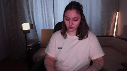 Snapshot of hoot_owl_cb chatting on 05-04-26, 05:14 Karina online show from 05-04-26, 05:14