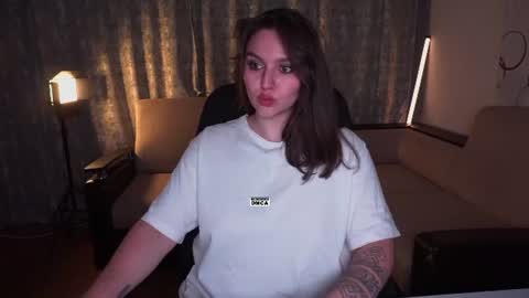 Snapshot of hoot_owl_cb chatting on 06-22-26, 03:42 Karina online show from 06-22-26, 03:42