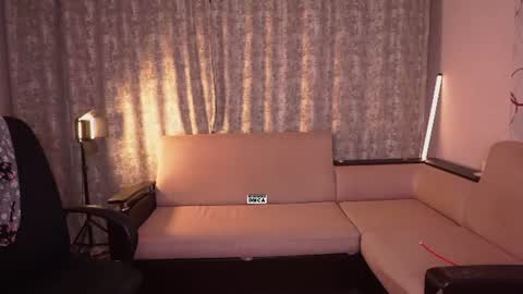 Snapshot of hoot_owl_cb chatting on 06-23-26, 03:32 Karina online show from 06-23-26, 03:32