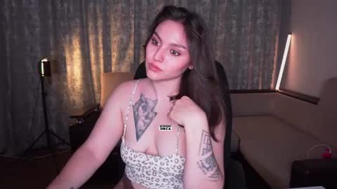 Snapshot of hoot_owl_cb chatting on 07-01-26, 04:29 Karina online show from 07-01-26, 04:29