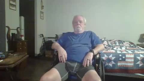 Snapshot of hormonemonster27 chatting on 12-20-24, 06:19 Hormone Monster online show from 12-20-24, 06:19