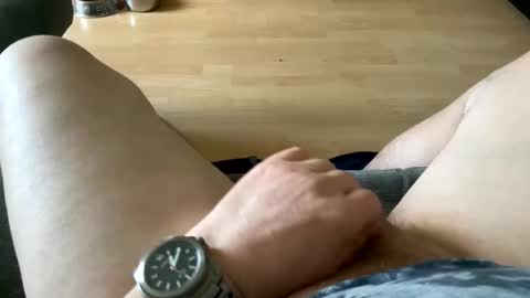 Snapshot of horny_147 chatting on 05-11-26, 12:11 Cum suck Me off online show from 05-11-26, 12:11