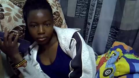 Snapshot of horny_baddie18 chatting on 05-20-26, 06:25 Leila online show from 05-20-26, 06:25