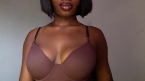 Snapshot of horny_goddess_delilah chatting on 05-10-26, 10:53 delilah online show from 05-10-26, 10:53