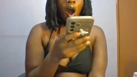 Snapshot of horny_hearts chatting on 05-18-26, 05:57 phanice online show from 05-18-26, 05:57