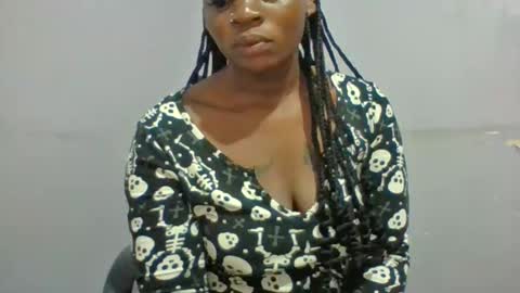 Snapshot of horny_hearts chatting on 06-01-26, 06:15 phanice online show from 06-01-26, 06:15
