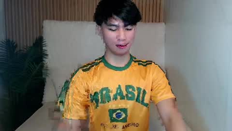 Snapshot of horny_jamesxx chatting on 05-25-26, 01:33 cum boy james online show from 05-25-26, 01:33