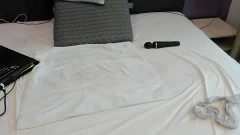 Snapshot of horny_mommy43 chatting on 04-11-26, 07:45 Olivia online show from 04-11-26, 07:45