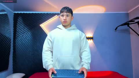 Snapshot of horny_nick18 chatting on 05-27-26, 11:18 horny_nick18 online show from 05-27-26, 11:18