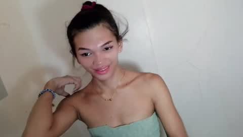 Snapshot of horny_rhiana chatting on 06-17-26, 03:20 Rhiana online show from 06-17-26, 03:20