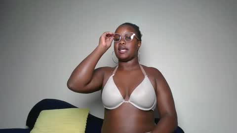 Lucy online show from 02-06-26, 01:32