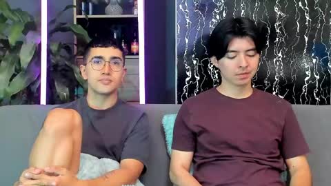 Snapshot of horny_twinks_guys chatting on 04-27-26, 02:48 Alex and Camilo online show from 04-27-26, 02:48