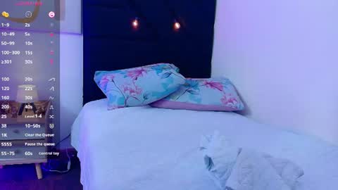 Snapshot of hornybarelylegalgirl chatting on 06-12-26, 11:53 Khloe online show from 06-12-26, 11:53