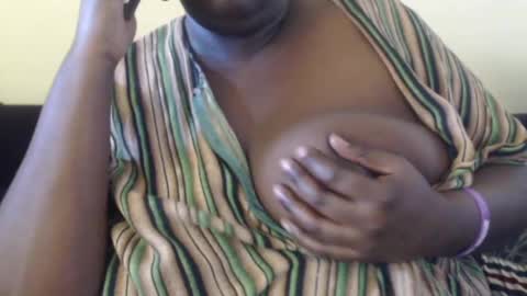 Snapshot of hornybigtitts chatting on 01-17-25, 12:31 monica zain online show from 01-17-25, 12:31