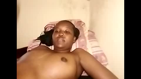 Snapshot of hornyy_cutie chatting on 01-27-25, 02:24 Its Cora online show from 01-27-25, 02:24